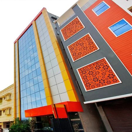 Oyo 29131 Hotel Mn Grand Shamshabad Exteriör bild