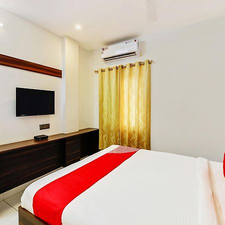 Oyo 29131 Hotel Mn Grand Shamshabad Exteriör bild