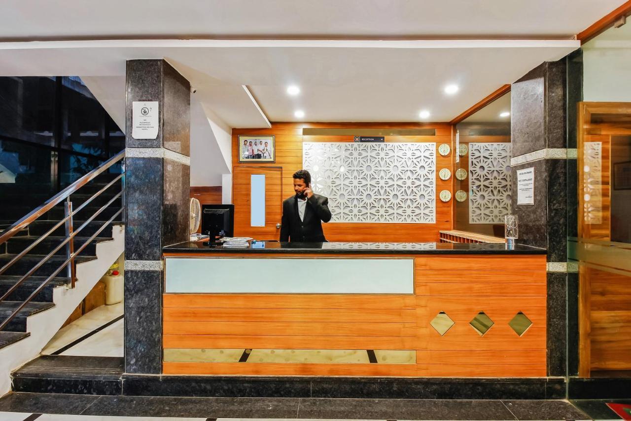 Oyo 29131 Hotel Mn Grand Shamshabad Exteriör bild