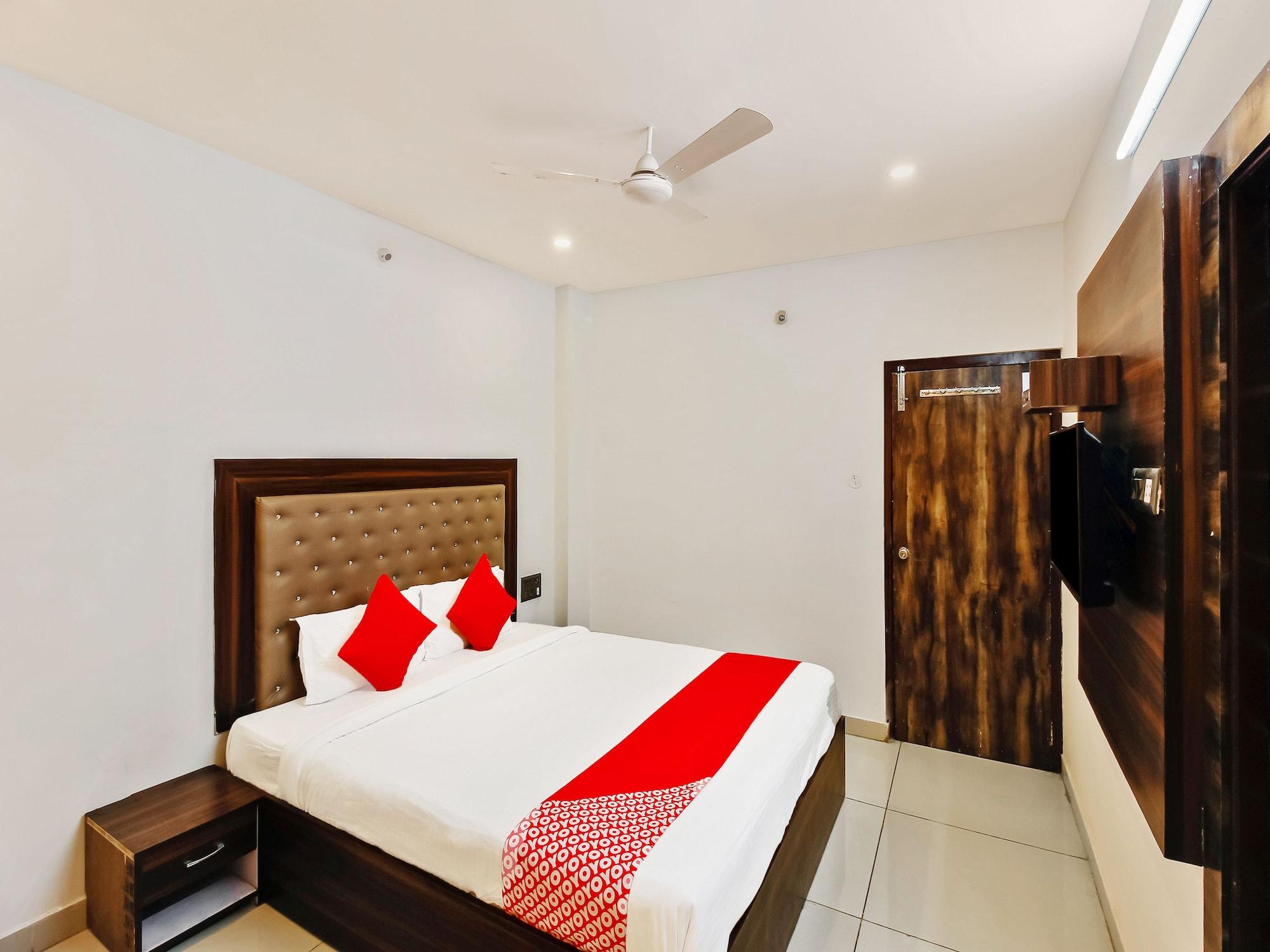 Oyo 29131 Hotel Mn Grand Shamshabad Exteriör bild