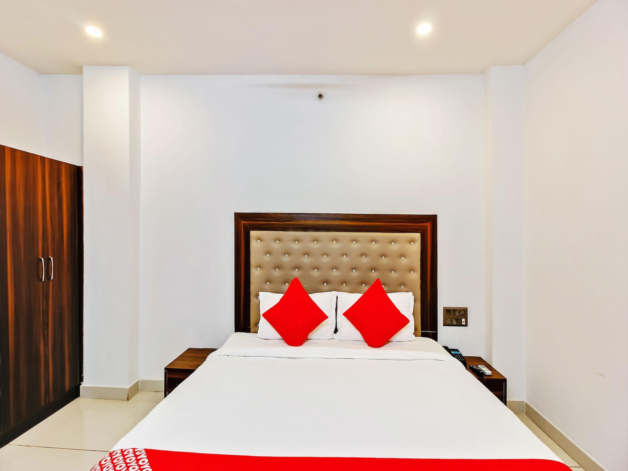 Oyo 29131 Hotel Mn Grand Shamshabad Exteriör bild