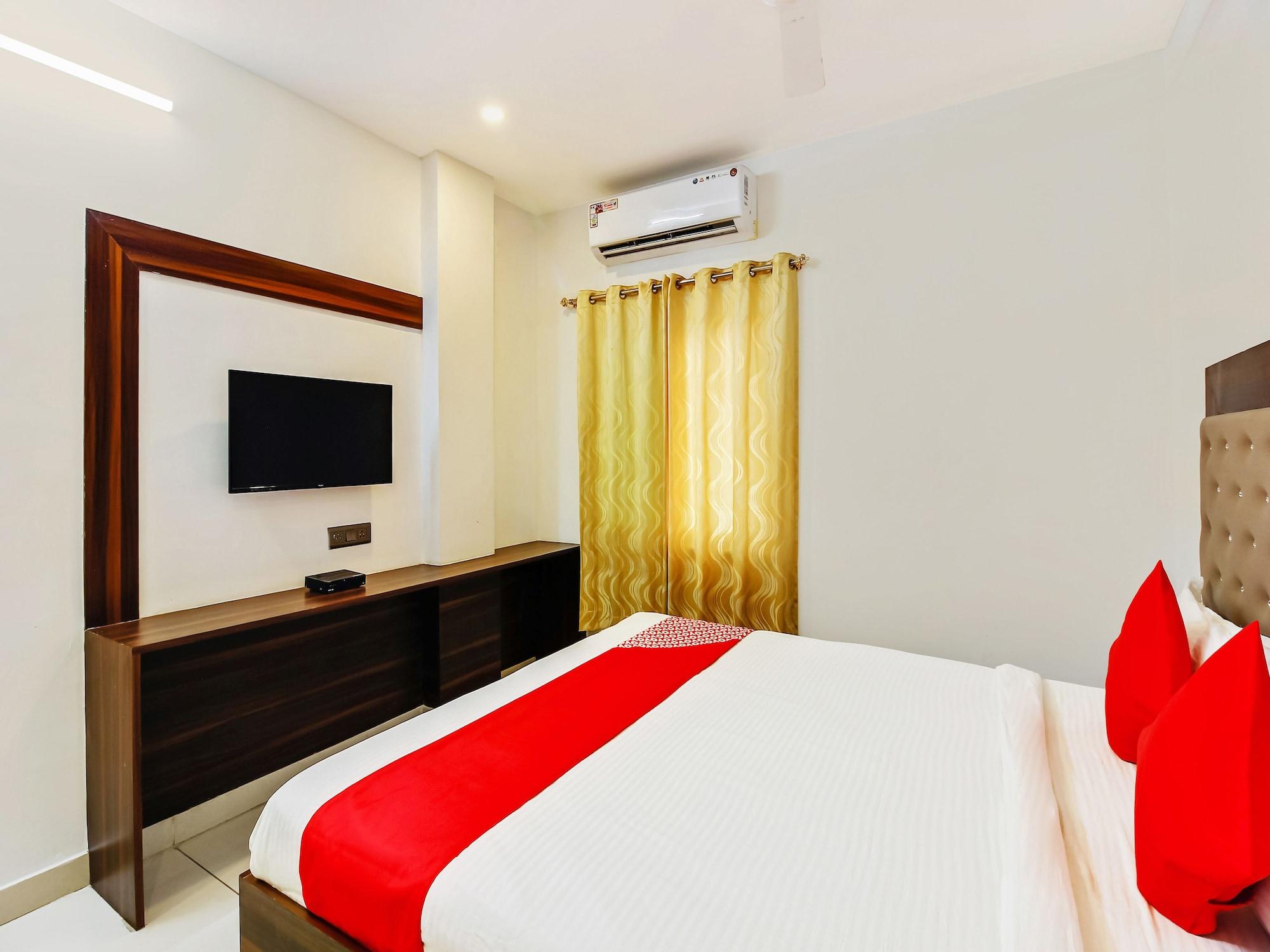 Oyo 29131 Hotel Mn Grand Shamshabad Exteriör bild