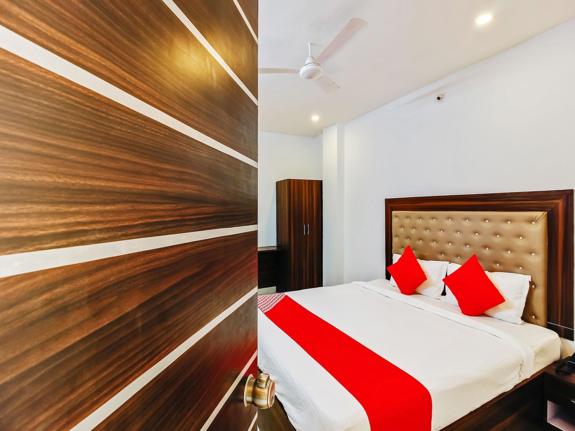 Oyo 29131 Hotel Mn Grand Shamshabad Exteriör bild