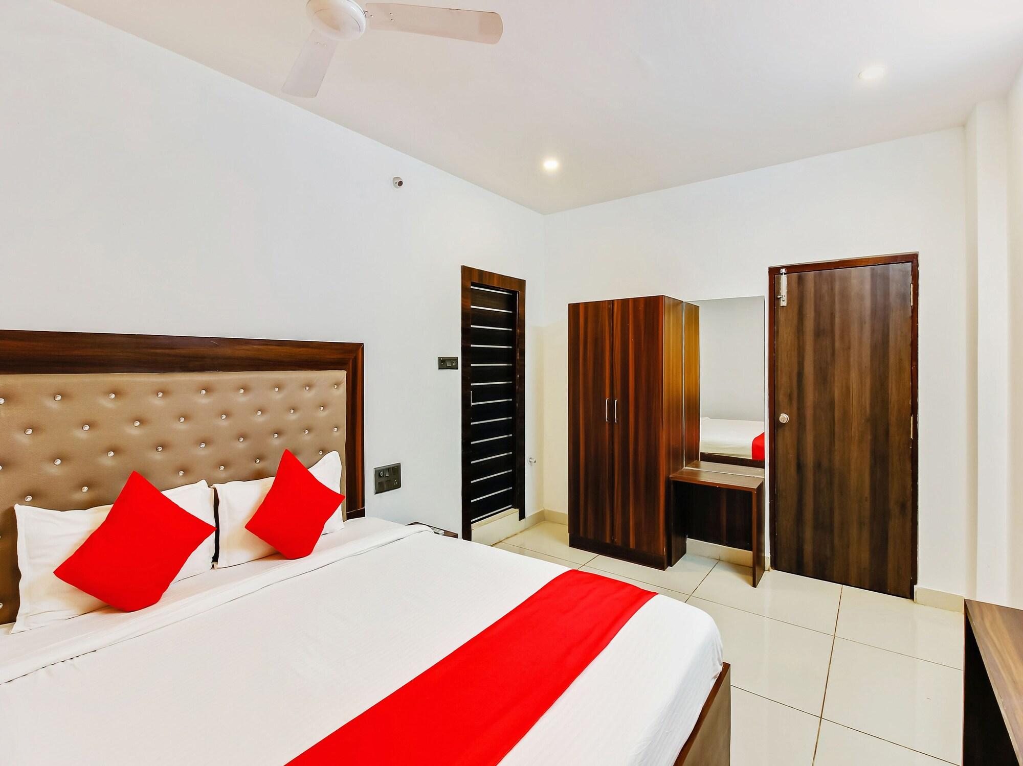 Oyo 29131 Hotel Mn Grand Shamshabad Exteriör bild
