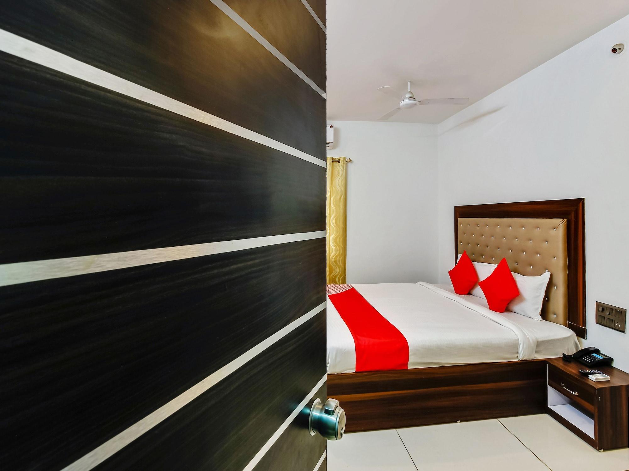 Oyo 29131 Hotel Mn Grand Shamshabad Exteriör bild