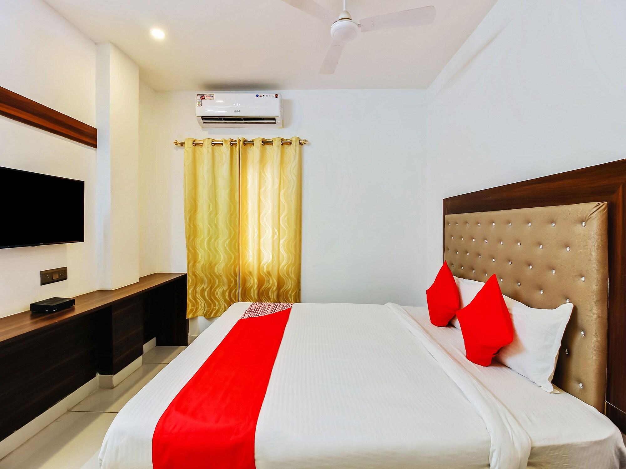 Oyo 29131 Hotel Mn Grand Shamshabad Exteriör bild