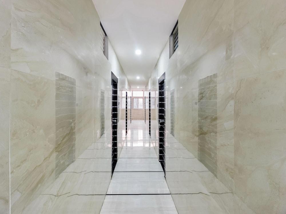 Oyo 29131 Hotel Mn Grand Shamshabad Exteriör bild