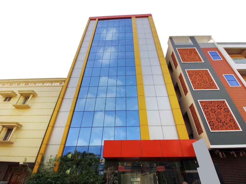 Oyo 29131 Hotel Mn Grand Shamshabad Exteriör bild